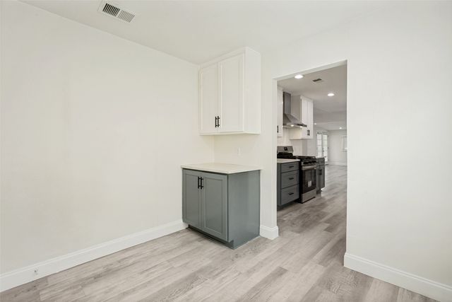 708 Glen Rock Place, Arlington, TX 76014