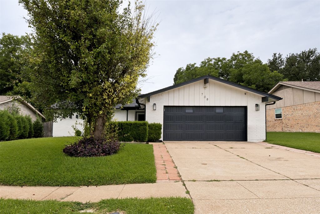 708 Glen Rock Place, Arlington, TX 76014
