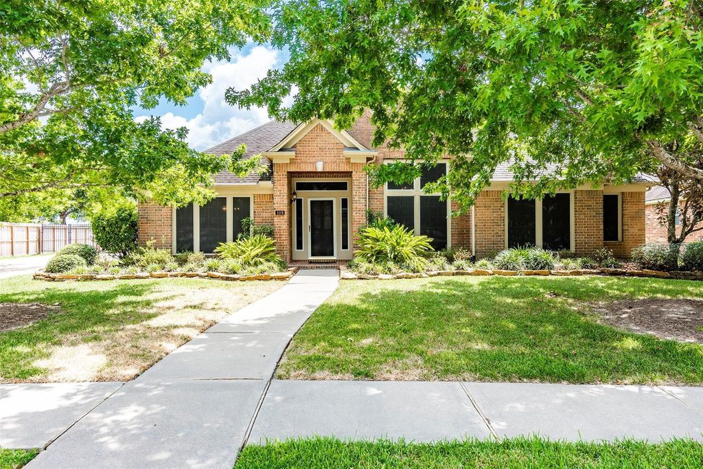 109 Smokey Lake Lane, Dickinson, TX 77539