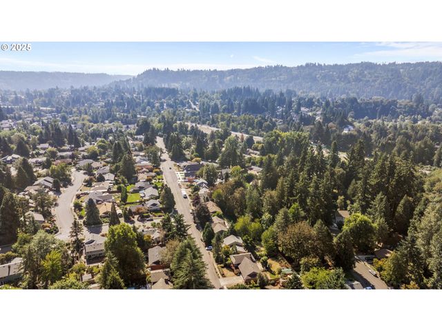 2536 DEBOK Rd, West Linn, OR 97068