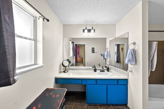 211 Poco Vista, Kerrville, TX 78028