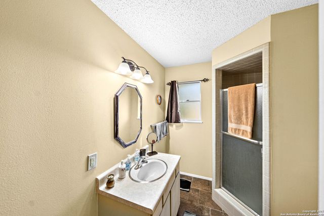 211 Poco Vista, Kerrville, TX 78028