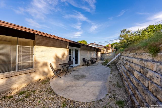 211 Poco Vista, Kerrville, TX 78028