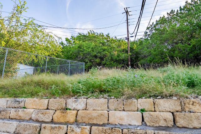 211 Poco Vista, Kerrville, TX 78028