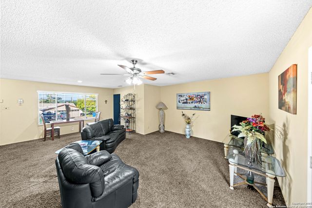 211 Poco Vista, Kerrville, TX 78028