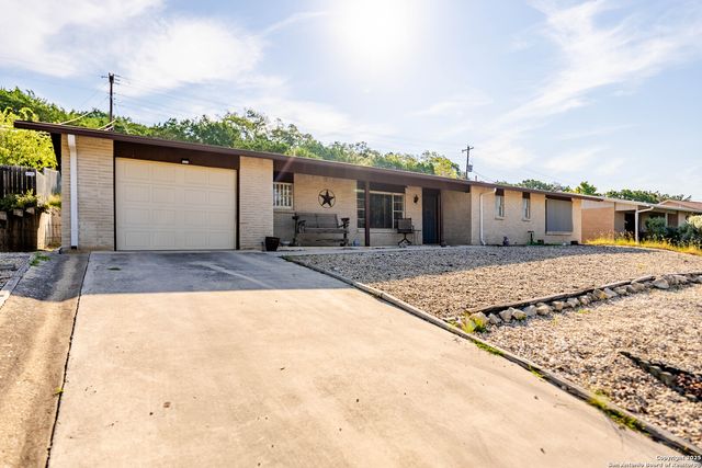 211 Poco Vista, Kerrville, TX 78028