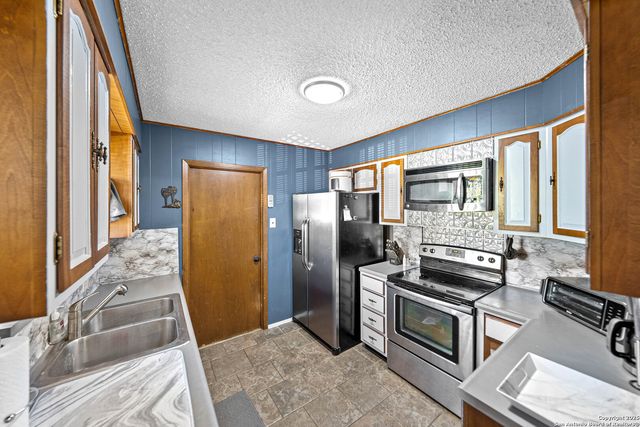 211 Poco Vista, Kerrville, TX 78028