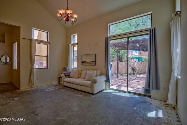 955 W Calle Carasol, Tucson, AZ 85713