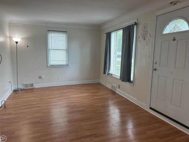 25143 Lawn Street, Roseville, MI 48066