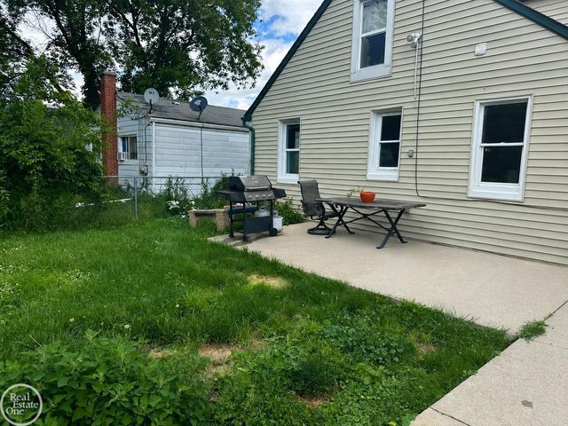 25143 Lawn Street, Roseville, MI 48066