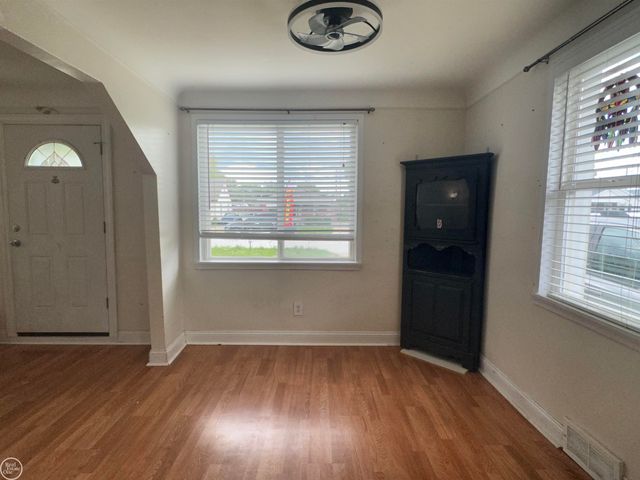 25143 Lawn Street, Roseville, MI 48066