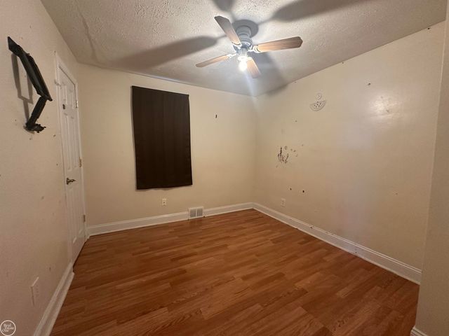 25143 Lawn Street, Roseville, MI 48066