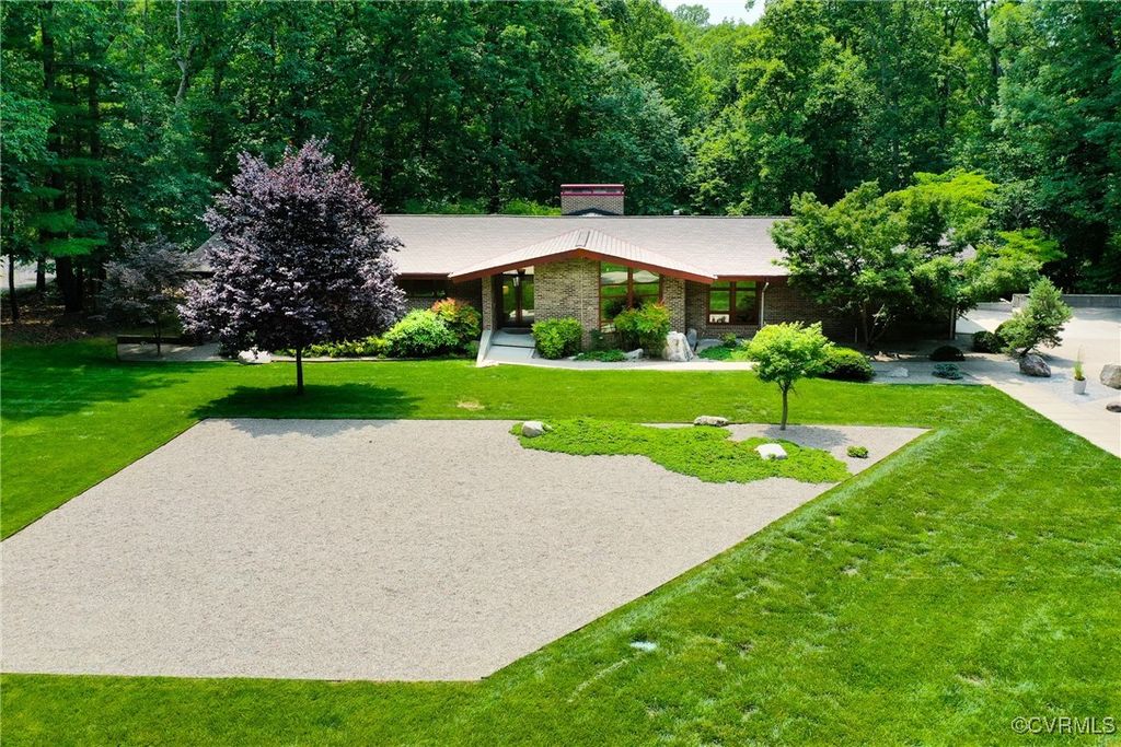 2940 Queenswood Rd, Midlothian, VA 23113