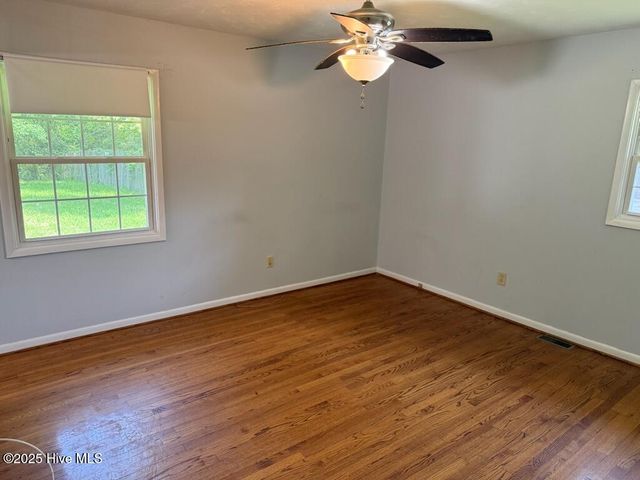 504 Oakwood Avenue, Jacksonville, NC 28546