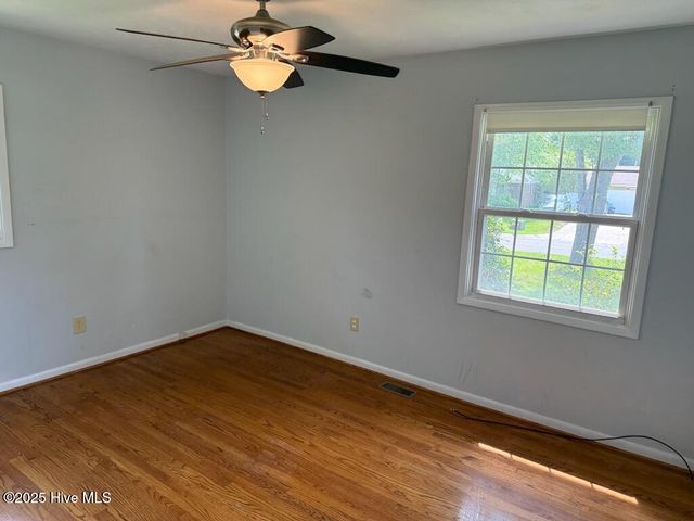 504 Oakwood Avenue, Jacksonville, NC 28546