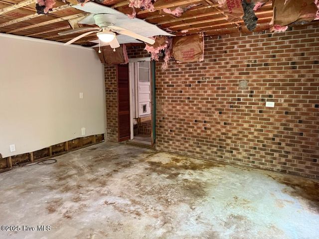 504 Oakwood Avenue, Jacksonville, NC 28546