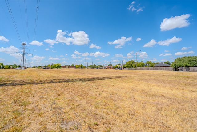 1300 Southeast Parkway, Arlington, TX 76018