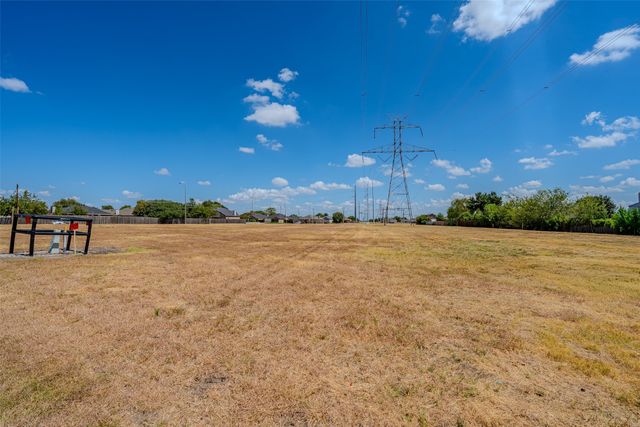 1300 Southeast Parkway, Arlington, TX 76018
