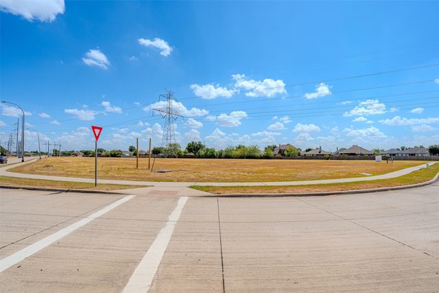 1300 Southeast Parkway, Arlington, TX 76018