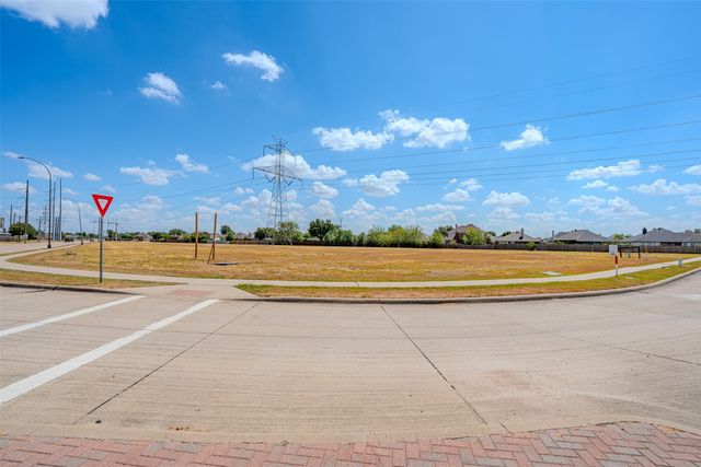 1300 Southeast Parkway, Arlington, TX 76018