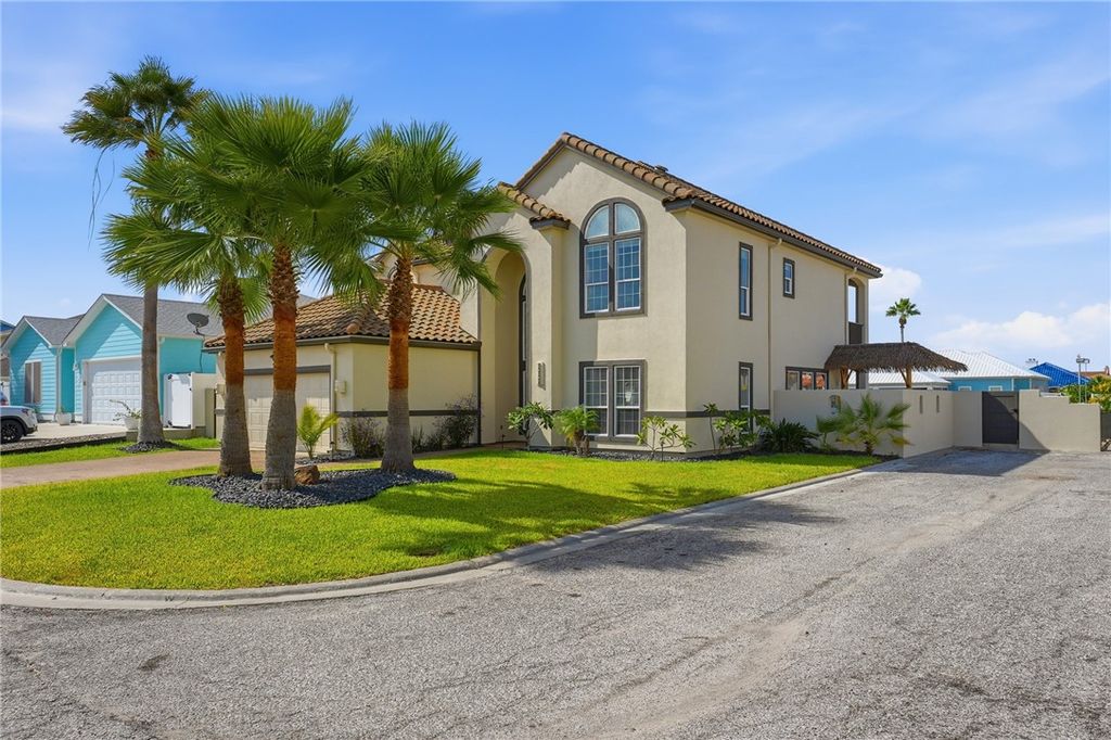 111 Angelfish Ct, Aransas Pass, TX 78336 — exterior