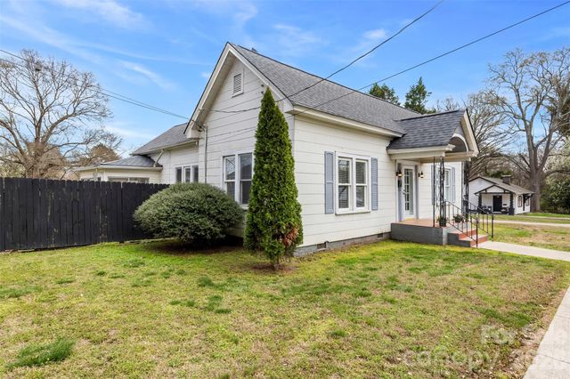 302 S Maple Street, Dallas, NC 28034