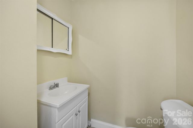 302 S Maple Street, Dallas, NC 28034