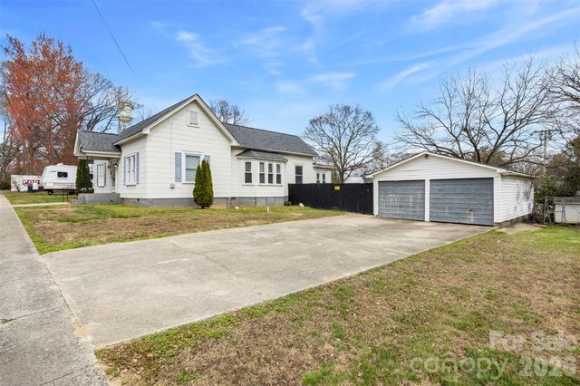 302 S Maple Street, Dallas, NC 28034