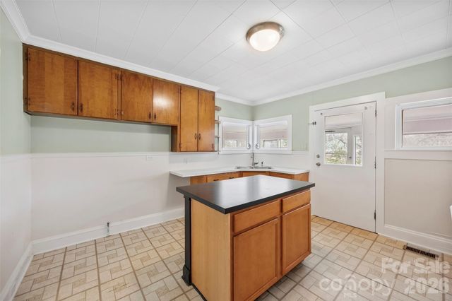 302 S Maple Street, Dallas, NC 28034