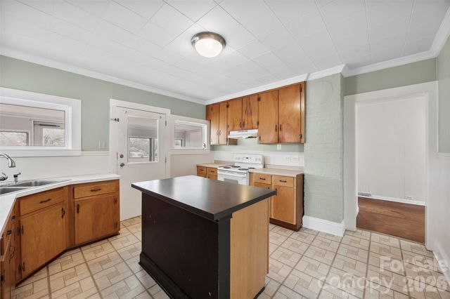 302 S Maple Street, Dallas, NC 28034