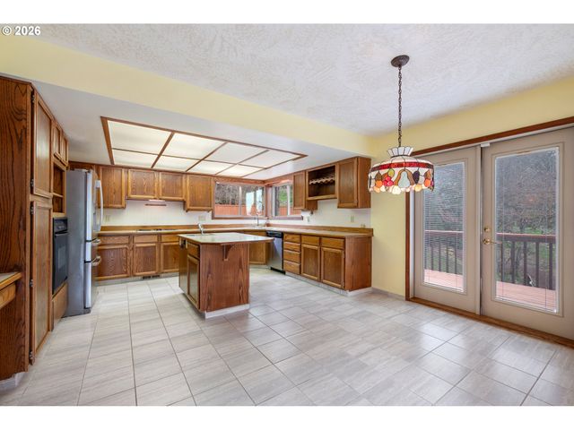 12 CITY VIEW Blvd, Longview, WA 98632