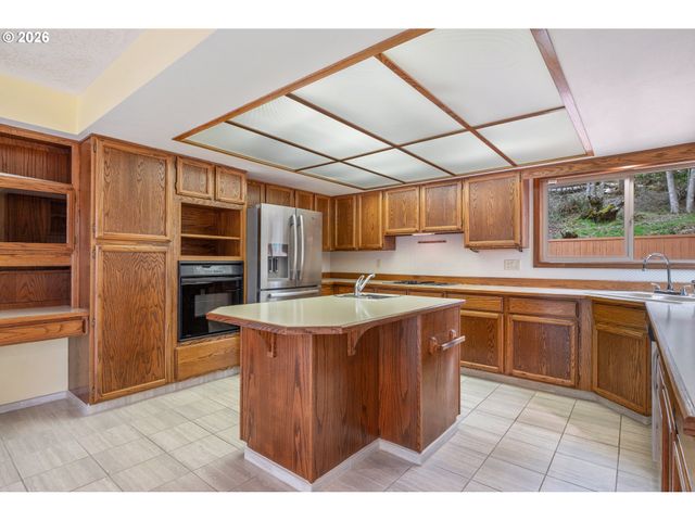 12 CITY VIEW Blvd, Longview, WA 98632