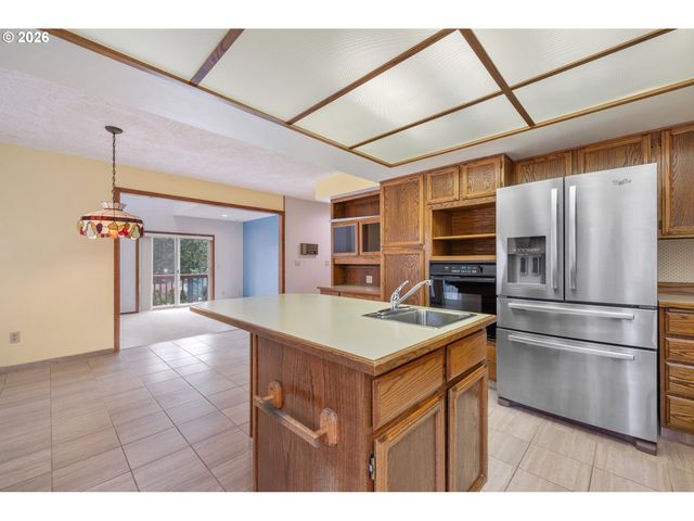 12 CITY VIEW Blvd, Longview, WA 98632