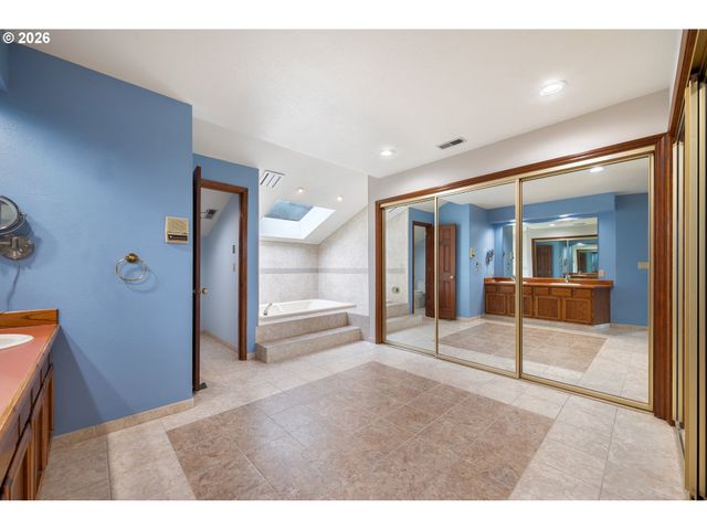 12 CITY VIEW Blvd, Longview, WA 98632