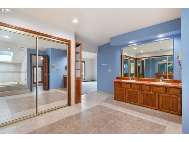 12 CITY VIEW Blvd, Longview, WA 98632