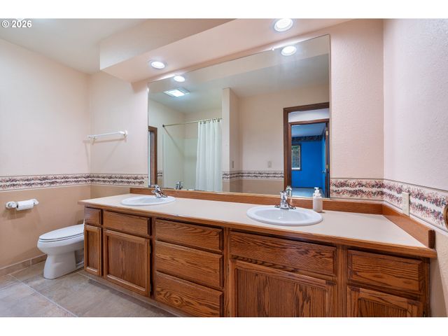 12 CITY VIEW Blvd, Longview, WA 98632