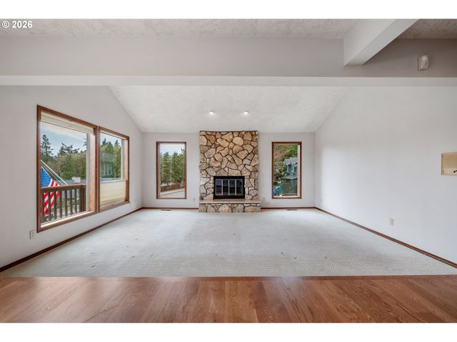 12 CITY VIEW Blvd, Longview, WA 98632