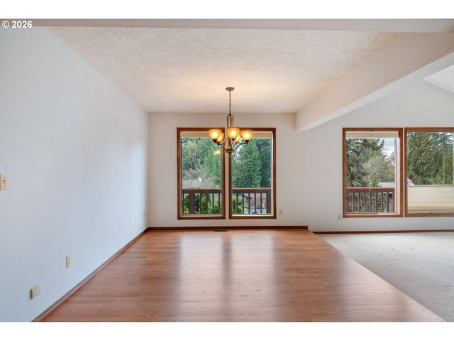 12 CITY VIEW Blvd, Longview, WA 98632