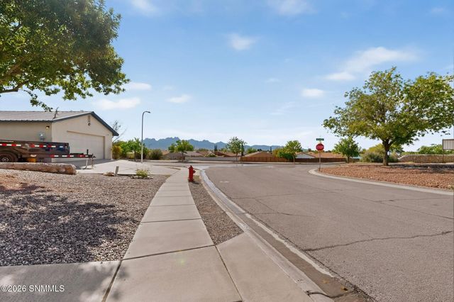 5041 Starlite Court, Las Cruces, NM 88012
