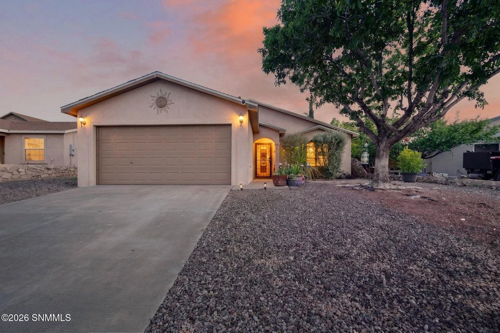5041 Starlite Court, Las Cruces, NM 88012