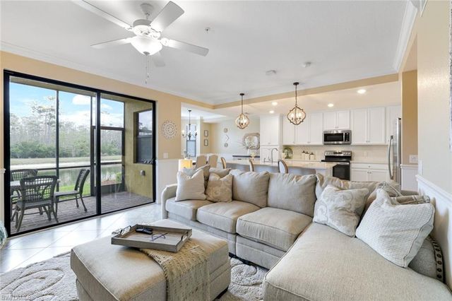 9590 Trevi CT 5313, Naples, FL 34113