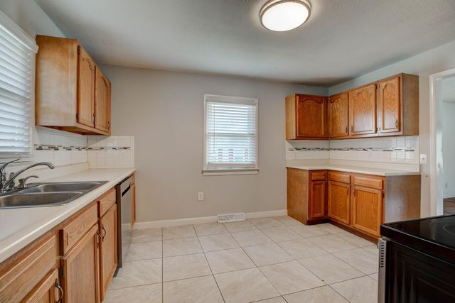 7558 W Tunnel Hill Road, Sharpsburg, KY 40374