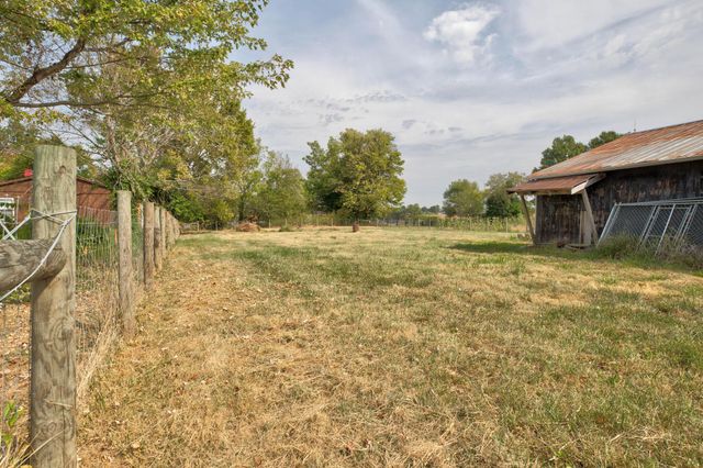 7558 W Tunnel Hill Road, Sharpsburg, KY 40374