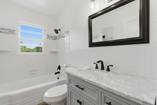 341 Shadowrock Drive, Forsyth, MO 65653