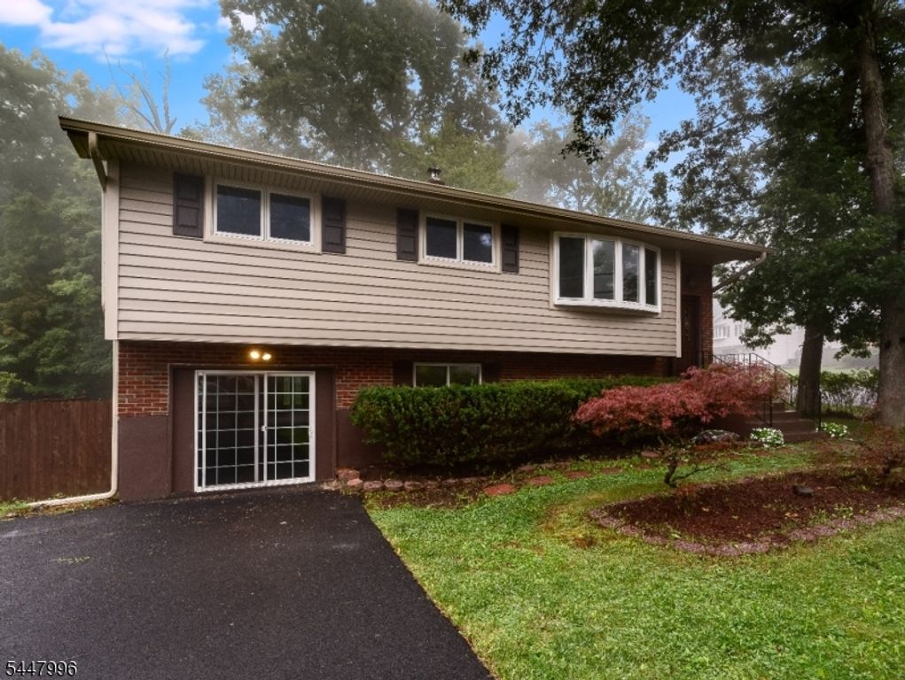 1 Oklahoma Trl, Hopatcong Boro, NJ 07843 — exterior