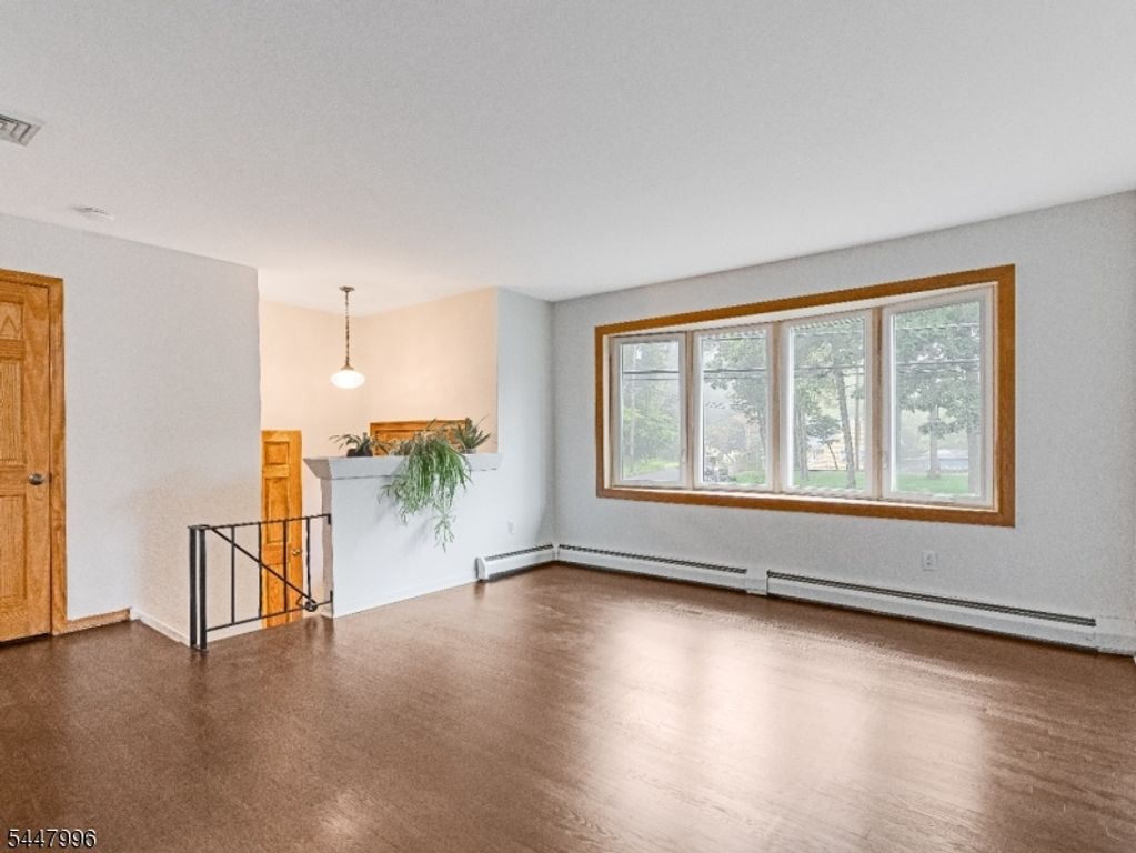 1 Oklahoma Trl, Hopatcong Boro, NJ 07843 — photo 4