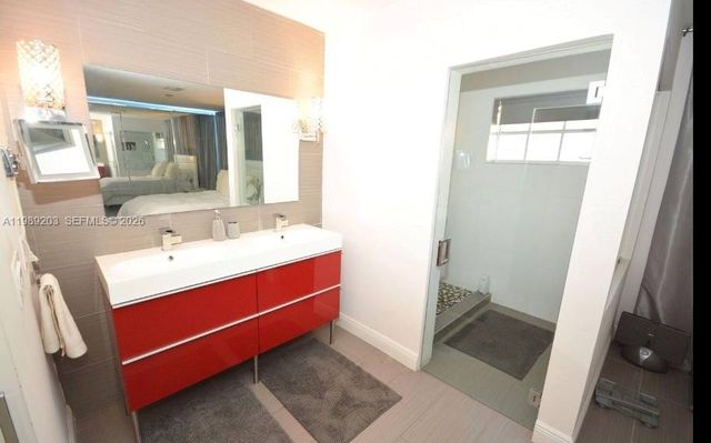 909 N 13th Ct, Hollywood, FL 33019