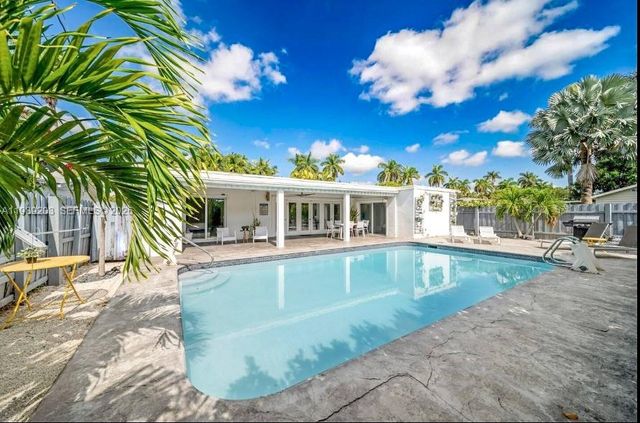 909 N 13th Ct, Hollywood, FL 33019