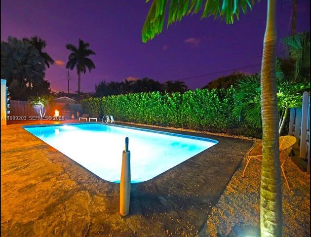 909 N 13th Ct, Hollywood, FL 33019