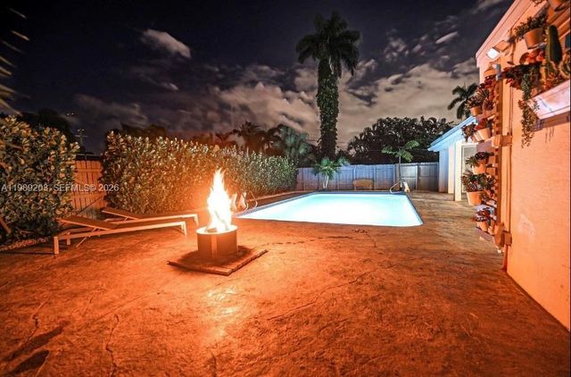 909 N 13th Ct, Hollywood, FL 33019